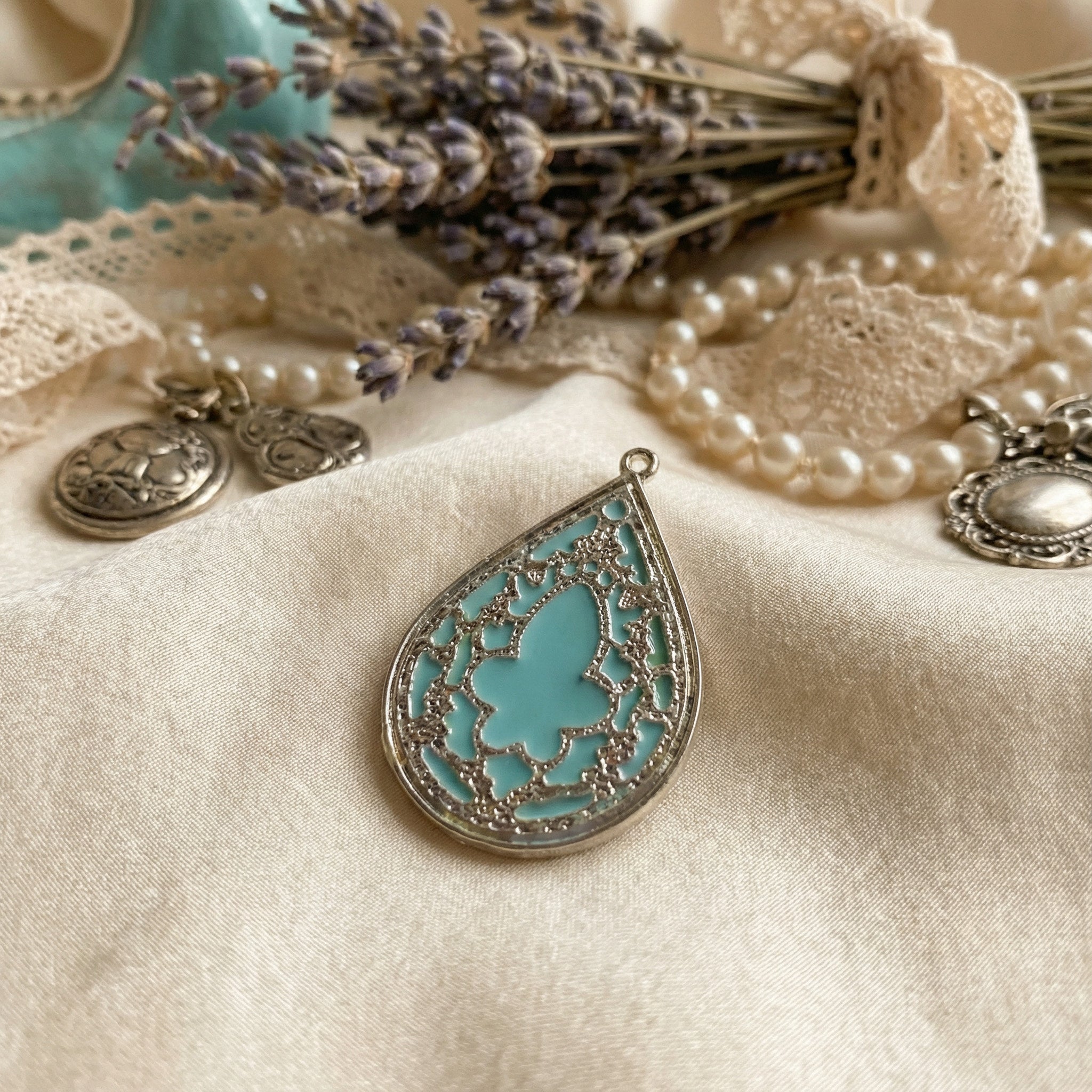 Elegant Vintage-Style Teardrop Filigree Pendant