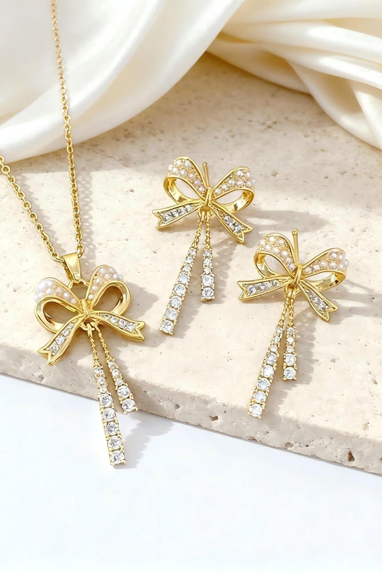 Gold Plated Alloy Pearl Rhinestone Embellished Earrings
