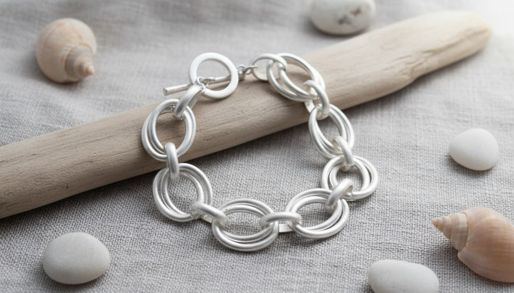 Silver Link Bracelet Featuring Interlocking Circles