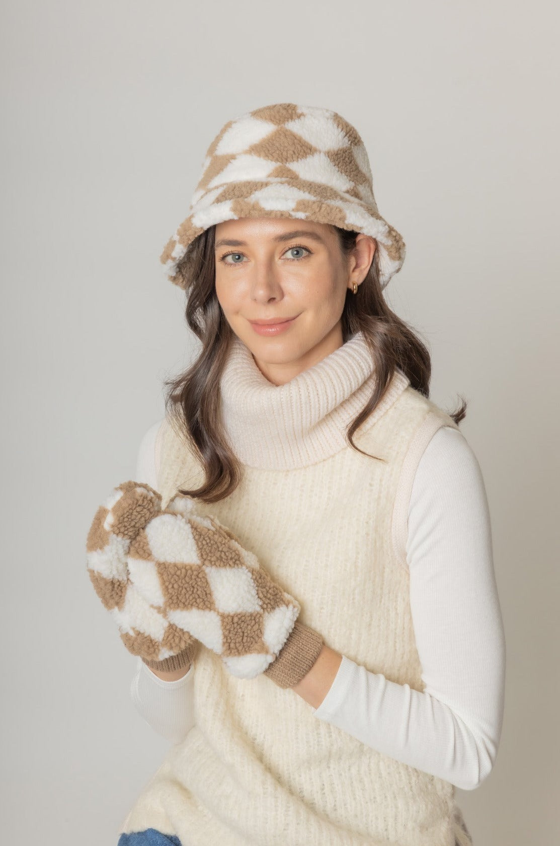 Diamond Sherpa Mittens