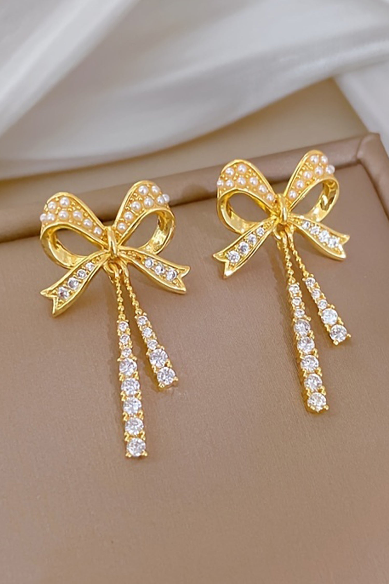 Gold Plated Alloy Pearl Rhinestone Embellished Earrings