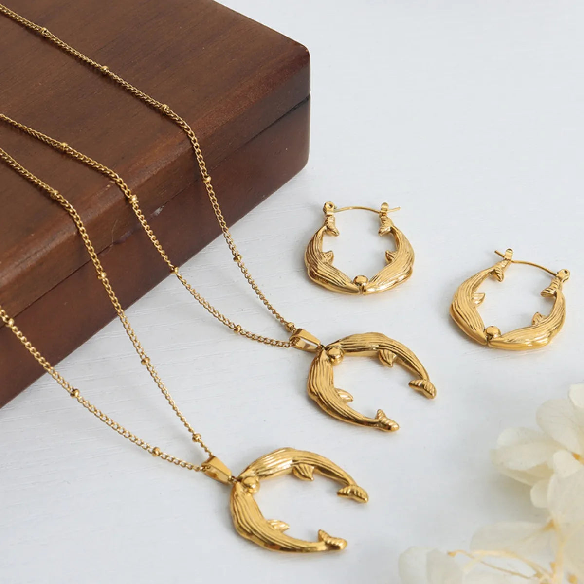 Gold Horseshoe Jewelry Set with Necklace and Earrings